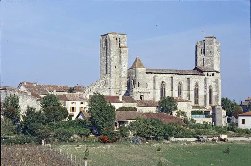 Foto di Chiesa e cloîtres - POP Plateforme Ouverte du Patrimoine / Base Mérimée - © Ministère de la Culture (France), Médiathèque du patrimoine et de la photographie, diffusion GrandPalaisRmn Photo