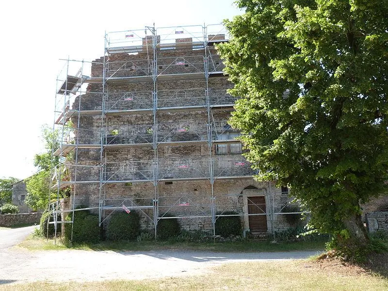 Foto de Crénelé Wall llamó a las tragamonedas (restos) - Thérèse Gaigé - © Creative Commons (https://creativecommons.org/licenses/by-sa/4.0/deed.fr)