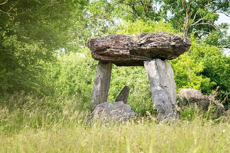 Picture of Dolmen of Cloups - Cyril RIBAULT - © Creative Commons (https://creativecommons.org/licenses/by-sa/4.0/deed.fr)