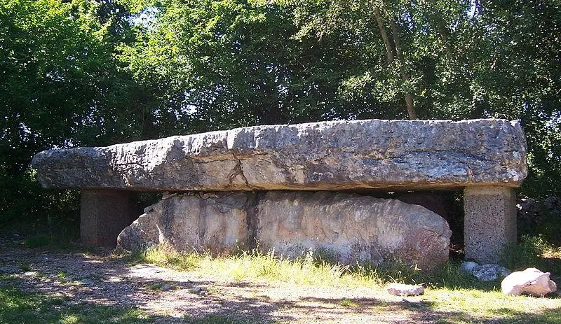 Foto von Dolmen nannten den Stone Martine - Thierry46 - © Creative Commons (https://creativecommons.org/licenses/by-sa/4.0/deed.fr)