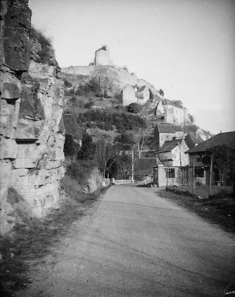 Foto von Ruinen des Schlosses - POP Plateforme Ouverte du Patrimoine / Base Mérimée - © Ministère de la Culture (France), Médiathèque du patrimoine et de la photographie, diffusion RMN-GP