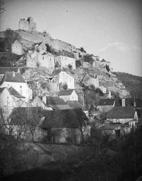 Foto von Ruinen des Schlosses - POP Plateforme Ouverte du Patrimoine / Base Mérimée - © Ministère de la Culture (France), Médiathèque du patrimoine et de la photographie, diffusion RMN-GP