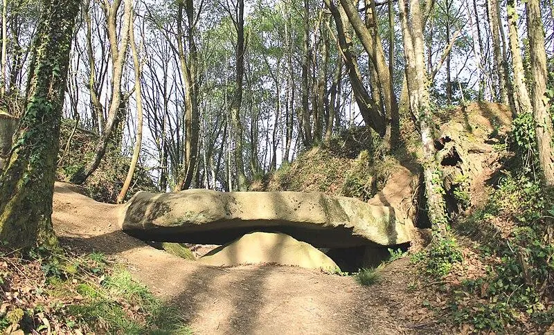 Foto von Dolmen - Sotos - © Creative Commons (https://creativecommons.org/licenses/by-sa/4.0/deed.fr)
