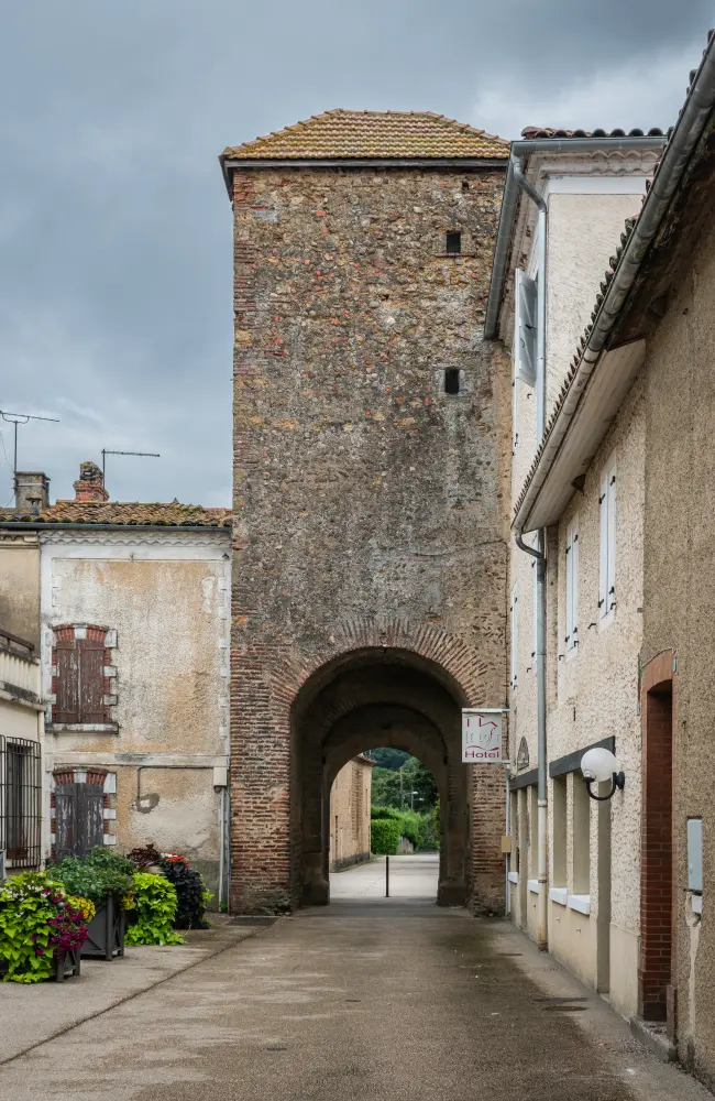Picture of Square tower - Sous licence Creative Commons (https://creativecommons.org/licenses/by-sa/4.0/deed.fr) - Par Tournasol7 - © Creative Commons (https://creativecommons.org/licenses/by-sa/4.0/deed.fr)