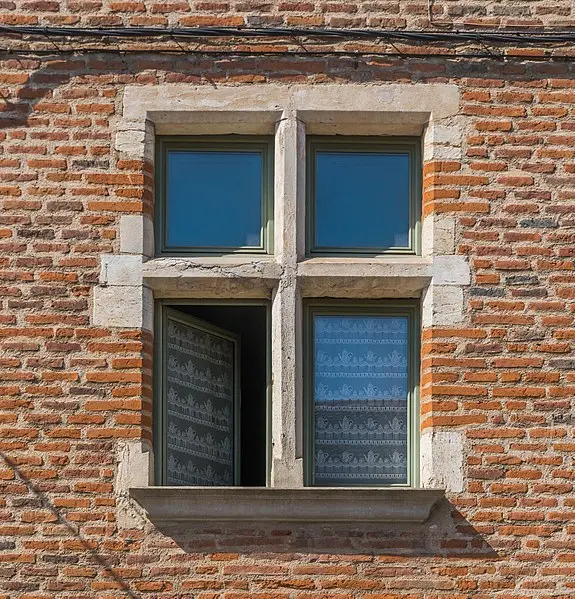 Foto di Edificio - Krzysztof Golik - © Creative Commons (https://creativecommons.org/licenses/by-sa/4.0/deed.fr)