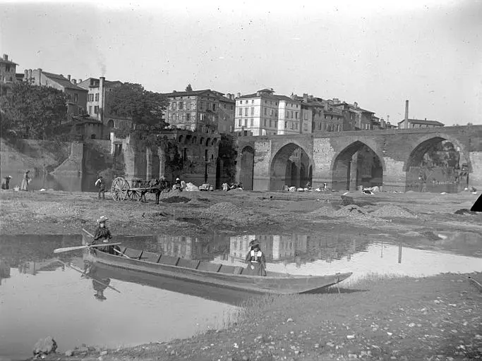 Foto di Vecchio ponte - POP Plateforme Ouverte du Patrimoine / Base Mérimée - © Donation Amélie Galup, Ministère de la Culture (France), Médiathèque du patrimoine et de la photographie, diffusion GrandPalaisRmn Photo
