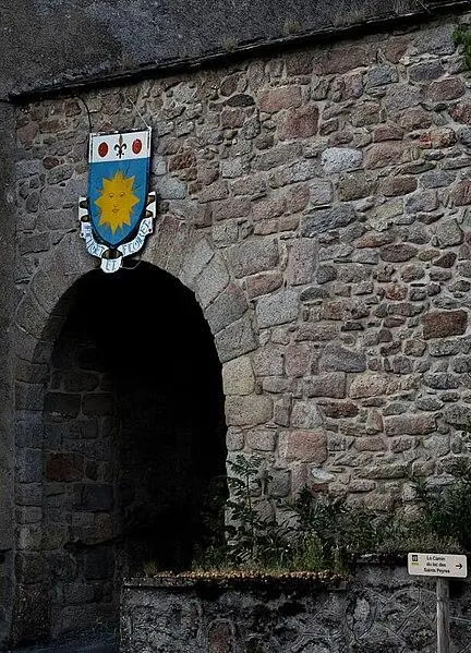 Foto de Puerta del casco antiguo llamado puerta baja - Jean-Christophe VASSELON - © Creative Commons (https://creativecommons.org/licenses/by-sa/4.0/deed.fr)