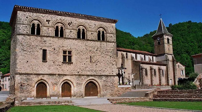 Foto di Ex priorato - Office du Tourisme - Burlats - © Creative Commons (https://creativecommons.org/licenses/by-sa/4.0/deed.fr)