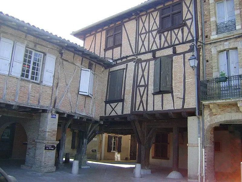 Foto di Casa situata nell'angolo sud della piazza - Guiguilacagouille - © Creative Commons (https://creativecommons.org/licenses/by-sa/4.0/deed.fr)