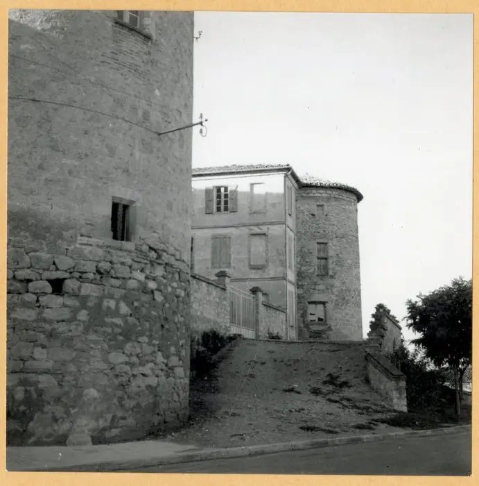Foto di Vecchio castello - POP Plateforme Ouverte du Patrimoine / Base Mérimée - © Ministère de la Culture (France), Médiathèque du patrimoine et de la photographie, Tous droits réservés 