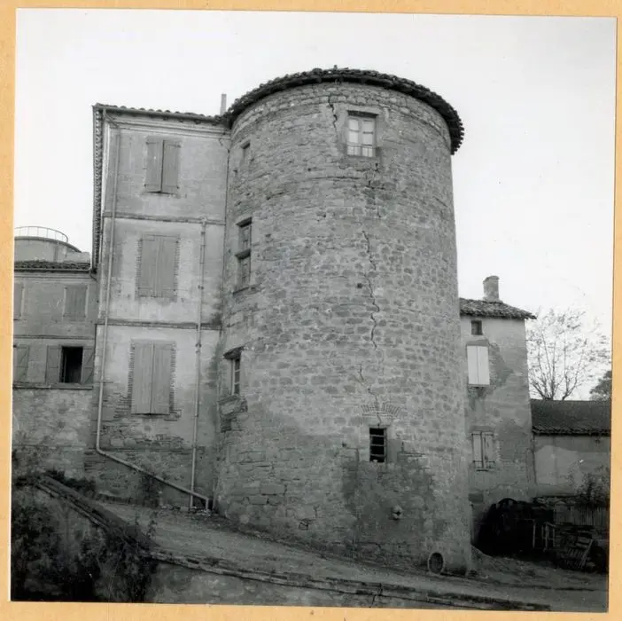 Foto di Vecchio castello - POP Plateforme Ouverte du Patrimoine / Base Mérimée - © Ministère de la Culture (France), Médiathèque du patrimoine et de la photographie, Tous droits réservés 