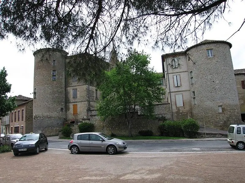 Foto de Viejo castillo - KaTeznik - © Creative Commons (https://creativecommons.org/licenses/by-sa/4.0/deed.fr)