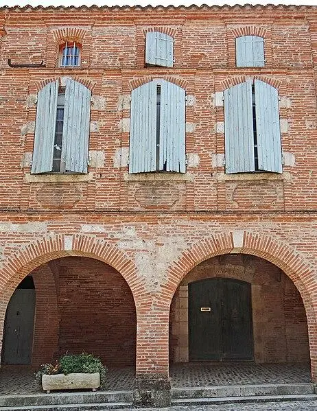 Foto von Gebäude - MOSSOT - © Creative Commons (https://creativecommons.org/licenses/by-sa/4.0/deed.fr)