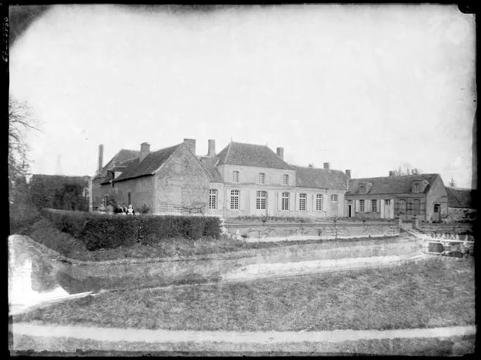 Foto von Lauroy Castle - POP Plateforme Ouverte du Patrimoine / Base Mérimée - © Ministère de la Culture (France), Médiathèque du patrimoine et de la photographie, diffusion GrandPalaisRmn Photo