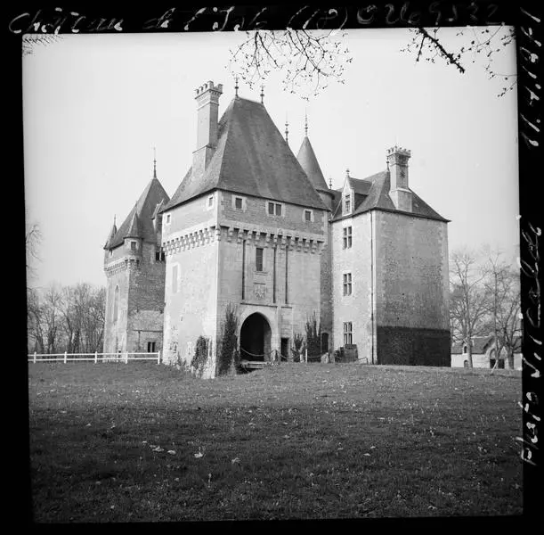 Foto von Isle-Sur-Arnon-Burg - POP Plateforme Ouverte du Patrimoine / Base Mérimée - © Ministère de la Culture (France), Médiathèque du patrimoine et de la photographie, diffusion RMN-GP