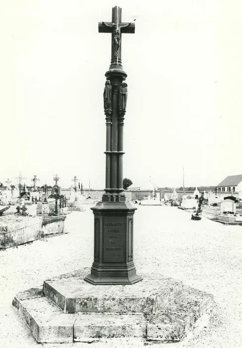 Foto de Cross de cementerio - POP Plateforme Ouverte du Patrimoine / Base Mérimée - © Ministère de la Culture (France), Médiathèque du patrimoine et de la photographie, tous droits réservés