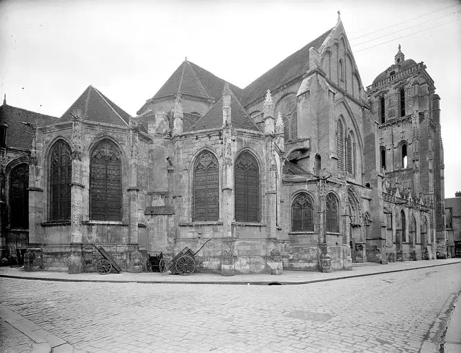 Picture of Saint-Pierre Church - POP Plateforme Ouverte du Patrimoine / Base Mérimée - © Ministère de la Culture (France), Médiathèque du patrimoine et de la photographie, diffusion RMN-GP