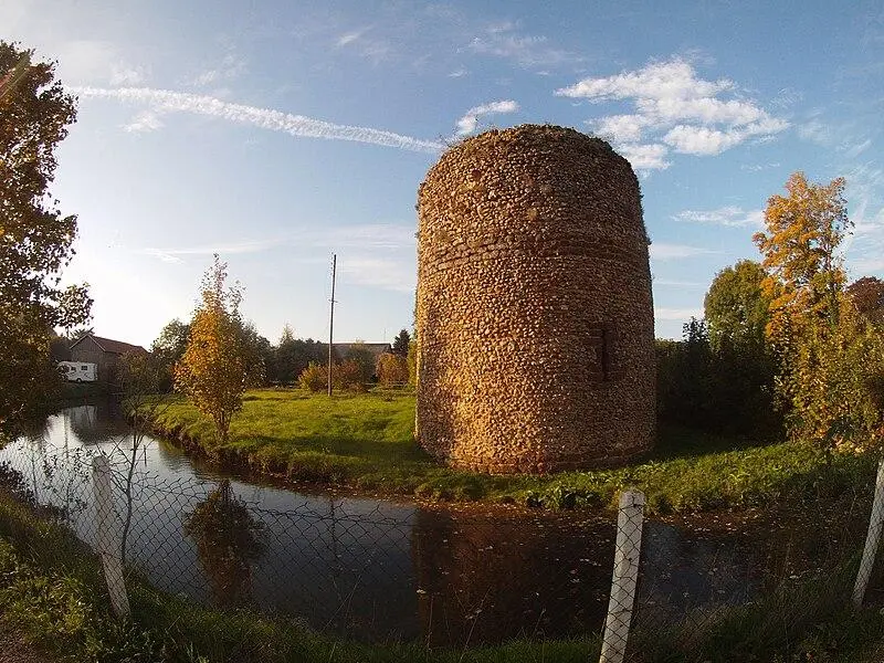 Foto de Viejo castillo - Fabrice Bluszez - © Creative Commons (https://creativecommons.org/licenses/by-sa/4.0/deed.fr)