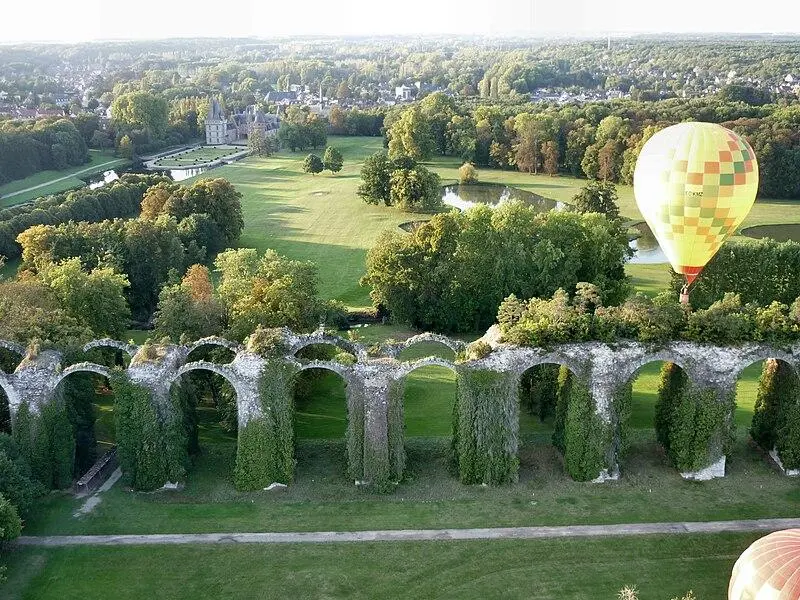 Picture of Former aqueduct of Pontgouin in Versailles (also in communes of Berchères-Saint-Germain and Pontgouin) - Carolyne - © Creative Commons (https://creativecommons.org/licenses/by-sa/4.0/deed.fr)