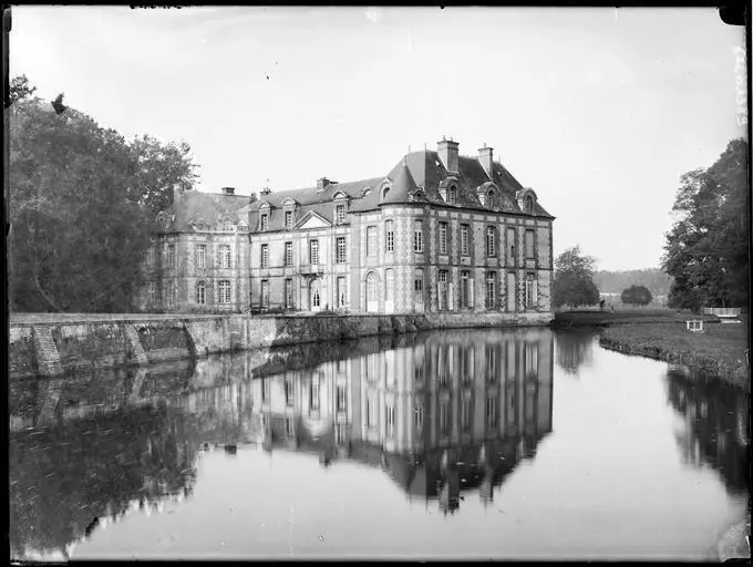 Foto von Schloss - Gustave William Lemaire (1848–1928) Descriptionpho - © Creative Commons (https://creativecommons.org/licenses/by-sa/4.0/deed.fr)