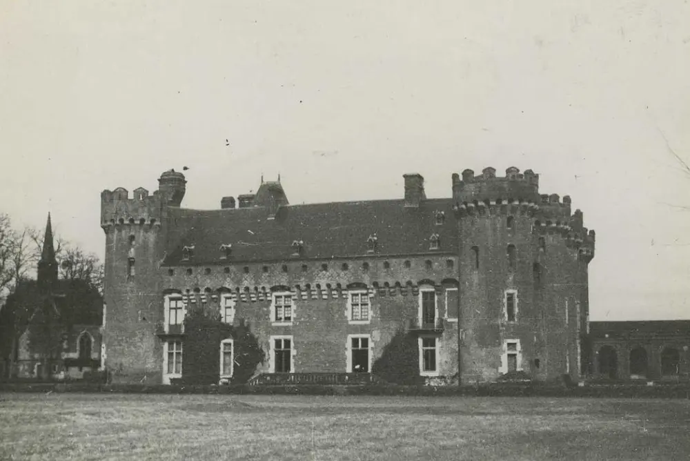 Foto di Castello - POP Plateforme Ouverte du Patrimoine / Base Mérimée - © Ministère de la Culture (France), Médiathèque du patrimoine et de la photographie, tous droits réservés