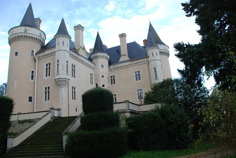 Picture of Castle and dependencies - Juan Fabio - © Creative Commons (https://creativecommons.org/licenses/by-sa/4.0/deed.fr)