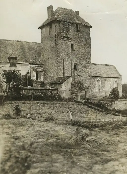 Picture of Mesvres Castle - POP Plateforme Ouverte du Patrimoine / Base Mérimée - © Ministère de la Culture (France), Médiathèque du patrimoine et de la photographie, tous droits réservés