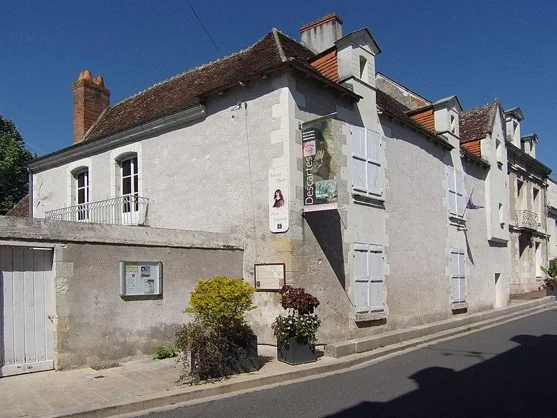 Foto di Dispartes Place, attualmente Descartes Museum - Joël Thibault - © Creative Commons (https://creativecommons.org/licenses/by-sa/4.0/deed.fr)