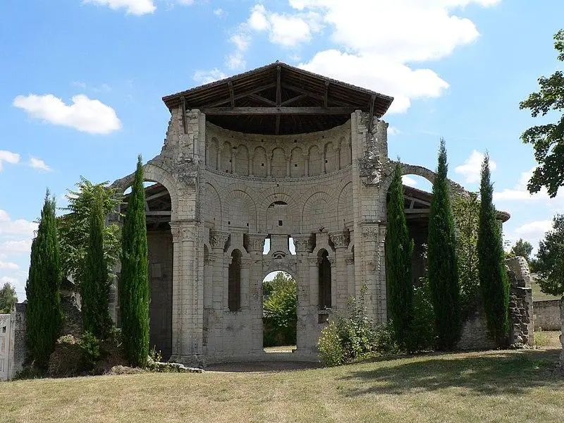 Foto de Ex priorato de Saint-Léonard - Patrick Clenet - © Creative Commons (https://creativecommons.org/licenses/by-sa/4.0/deed.fr)