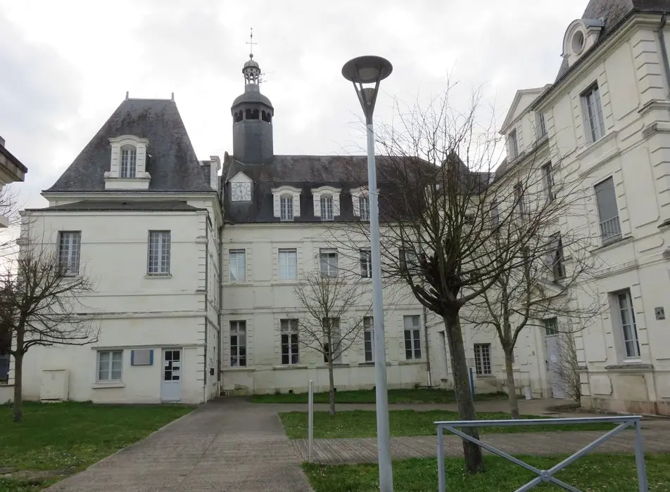 Picture of Hospital - POP Plateforme Ouverte du Patrimoine / Base Mérimée - © Ministère de la Culture (France), Conservation des antiquités et des objets d'art de l'Indre-et-Loire, tous droits réservés 