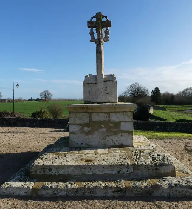 Picture of Cemetery cross - POP Plateforme Ouverte du Patrimoine / Base Mérimée - © Ministère de la Culture (France), Conservation des antiquités et des objets d’art d'Indre-et-Loire - Tous droits réservés