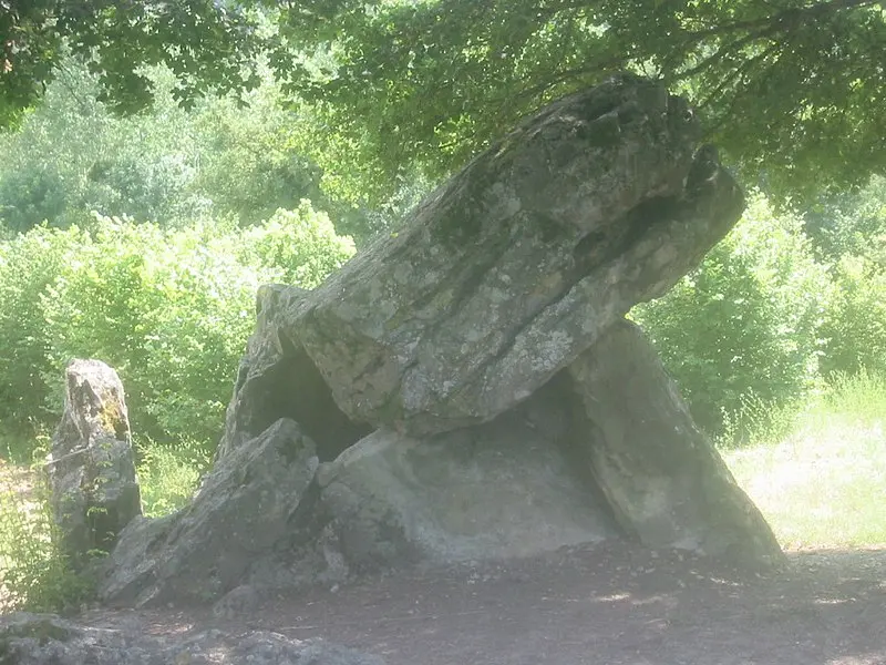 Foto von Dolmen sagt Pierre Chaude - Jeff Harding - © Creative Commons (https://creativecommons.org/licenses/by-sa/4.0/deed.fr)