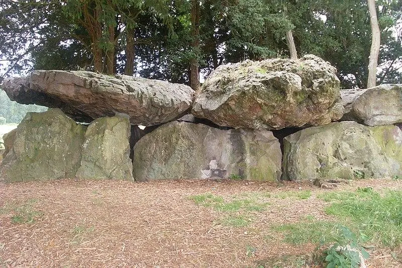 Picture of Dolmen dit de Mettray or the fairy cave - Joecoolandcharlie - © Creative Commons (https://creativecommons.org/licenses/by-sa/4.0/deed.fr)