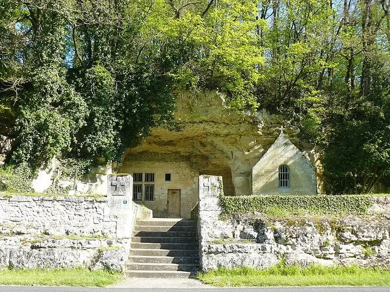 Foto de Capilla y Turgladytics de Notre-Dame-de-Lorette - Jean-Charles GUILLO - © Creative Commons (https://creativecommons.org/licenses/by-sa/4.0/deed.fr)