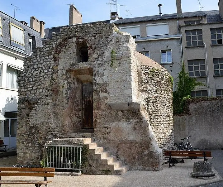 Foto de Martinopole o altavoz de Châteauneuf - Pline - © Creative Commons (https://creativecommons.org/licenses/by-sa/4.0/deed.fr)
