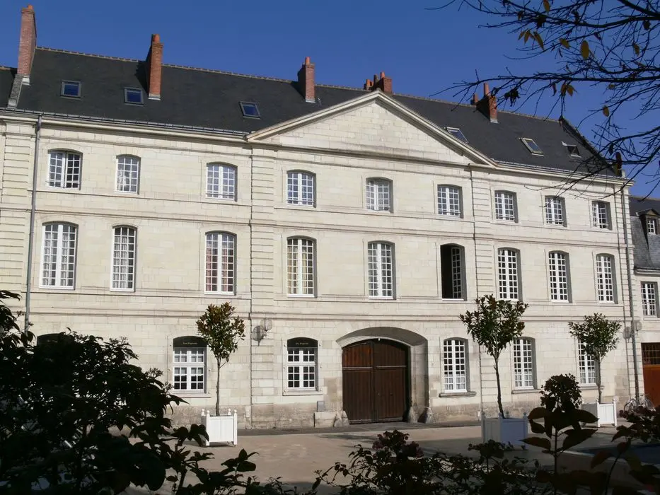 Picture of Former currency hotel - POP Plateforme Ouverte du Patrimoine / Base Mérimée - © Ministère de la Culture (France), Direction Régionale des Affaires Culturelles du Centre-Val de Loire, tous droits réservés
