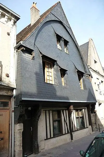 Picture of 15th century house - Jules78120 - © Creative Commons (https://creativecommons.org/licenses/by-sa/4.0/deed.fr)