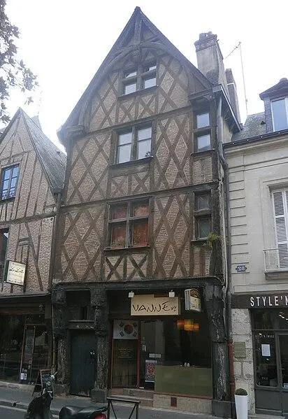 Picture of Dolphin house - Joël Thibault - © Creative Commons (https://creativecommons.org/licenses/by-sa/4.0/deed.fr)