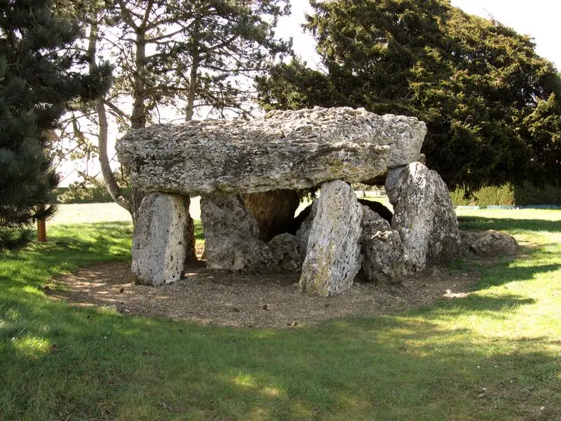 Foto de Dolmen dice la piedra elevada - POP Plateforme Ouverte du Patrimoine / Base Mérimée - © Ministère de la Culture (France), Conservation des antiquités et des objets d'art du Loir-et-Cher, tous droits réservés 