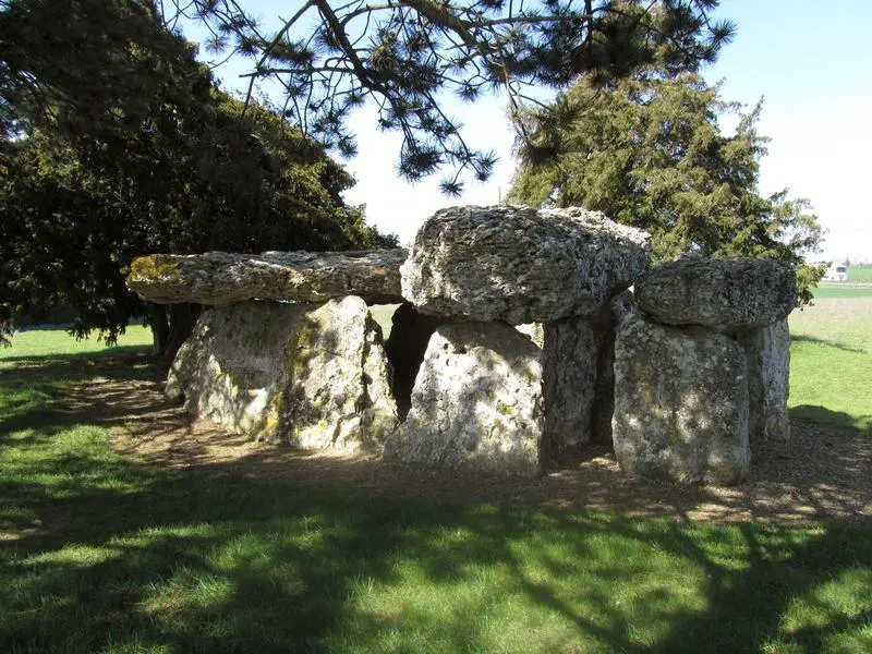 Foto de Dolmen dice la piedra elevada - POP Plateforme Ouverte du Patrimoine / Base Mérimée - © Ministère de la Culture (France), Conservation des antiquités et des objets d'art du Loir-et-Cher, tous droits réservés 