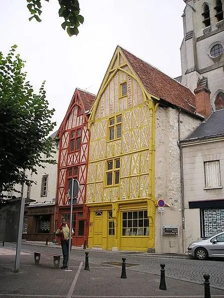 Foto von Zwei Holzhäuser aus dem 15. Jahrhundert - Rensi sur Wikipédia allemand - © Creative Commons (https://creativecommons.org/licenses/by-sa/4.0/deed.fr)