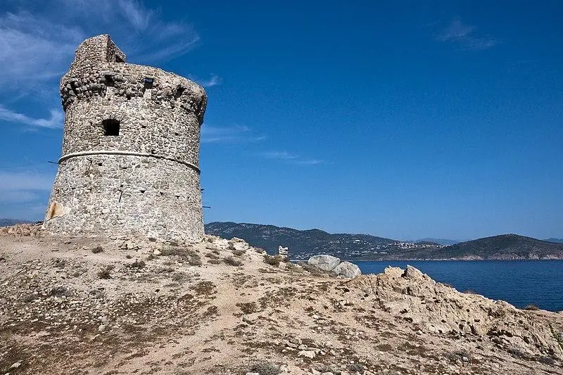 Foto von Omigna Tour - Jean-Christophe BENOIST - © Creative Commons (https://creativecommons.org/licenses/by-sa/4.0/deed.fr)