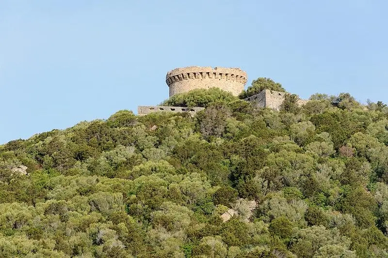 Foto von Campomoro Tower und sein befestigter Sprecher - Myrabella - © Creative Commons (https://creativecommons.org/licenses/by-sa/4.0/deed.fr)