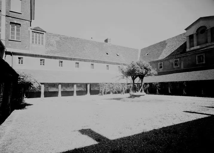 Picture of Capuchin convent - POP Plateforme Ouverte du Patrimoine / Base Mérimée - © Ministère de la Culture (France), Médiathèque du patrimoine et de la photographie, diffusion RMN-GP