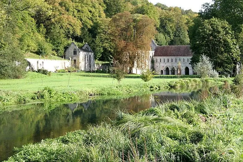 Picture of Remains of the Fontaine-Guerard abbey - Tristan Nitot - © Creative Commons (https://creativecommons.org/licenses/by-sa/4.0/deed.fr)