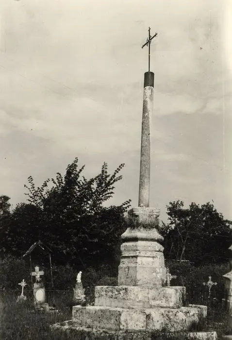 Picture of Cemetery cross - POP Plateforme Ouverte du Patrimoine / Base Mérimée - © Ministère de la Culture (France), Médiathèque du patrimoine et de la photographie, Tous droits réservés