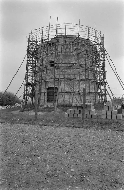Picture of Old windmill - POP Plateforme Ouverte du Patrimoine / Base Mérimée - © Ministère de la Culture (France), Médiathèque du patrimoine et de la photographie, diffusion GrandPalaisRmn Photo