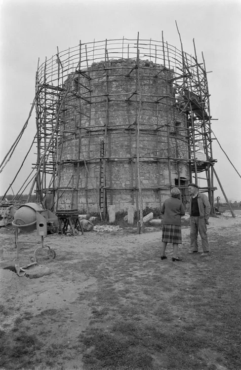 Picture of Old windmill - POP Plateforme Ouverte du Patrimoine / Base Mérimée - © Ministère de la Culture (France), Médiathèque du patrimoine et de la photographie, diffusion GrandPalaisRmn Photo