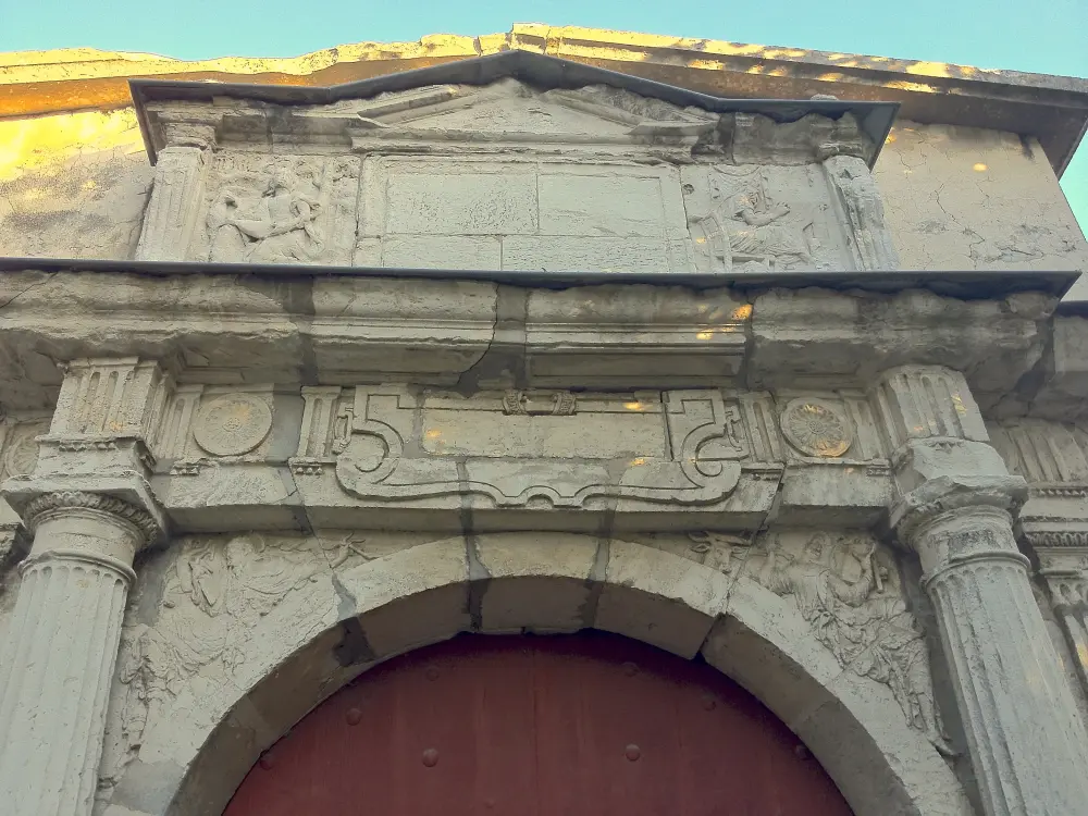 Foto di Vecchia chiesa - Sous licence Creative Commons (https://creativecommons.org/licenses/by-sa/4.0/deed.fr) - Par Pablo altes - © Creative Commons (https://creativecommons.org/licenses/by-sa/4.0/deed.fr)