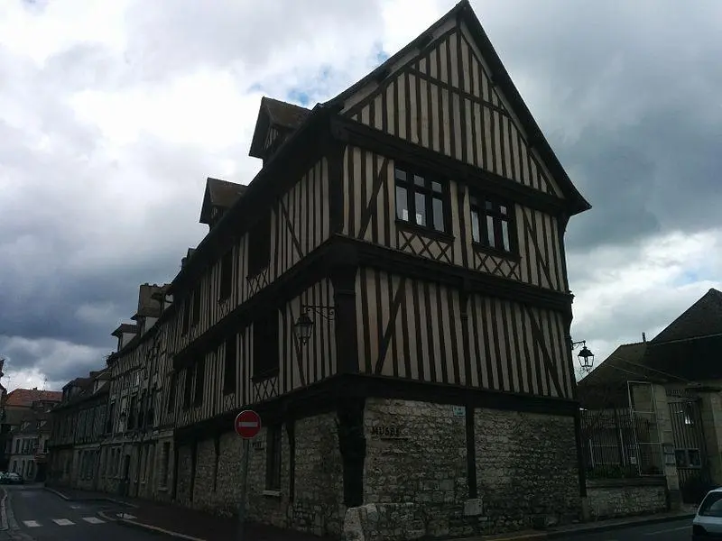 Foto di House (Benac Building) - Gael Musquet - © Creative Commons (https://creativecommons.org/licenses/by-sa/4.0/deed.fr)